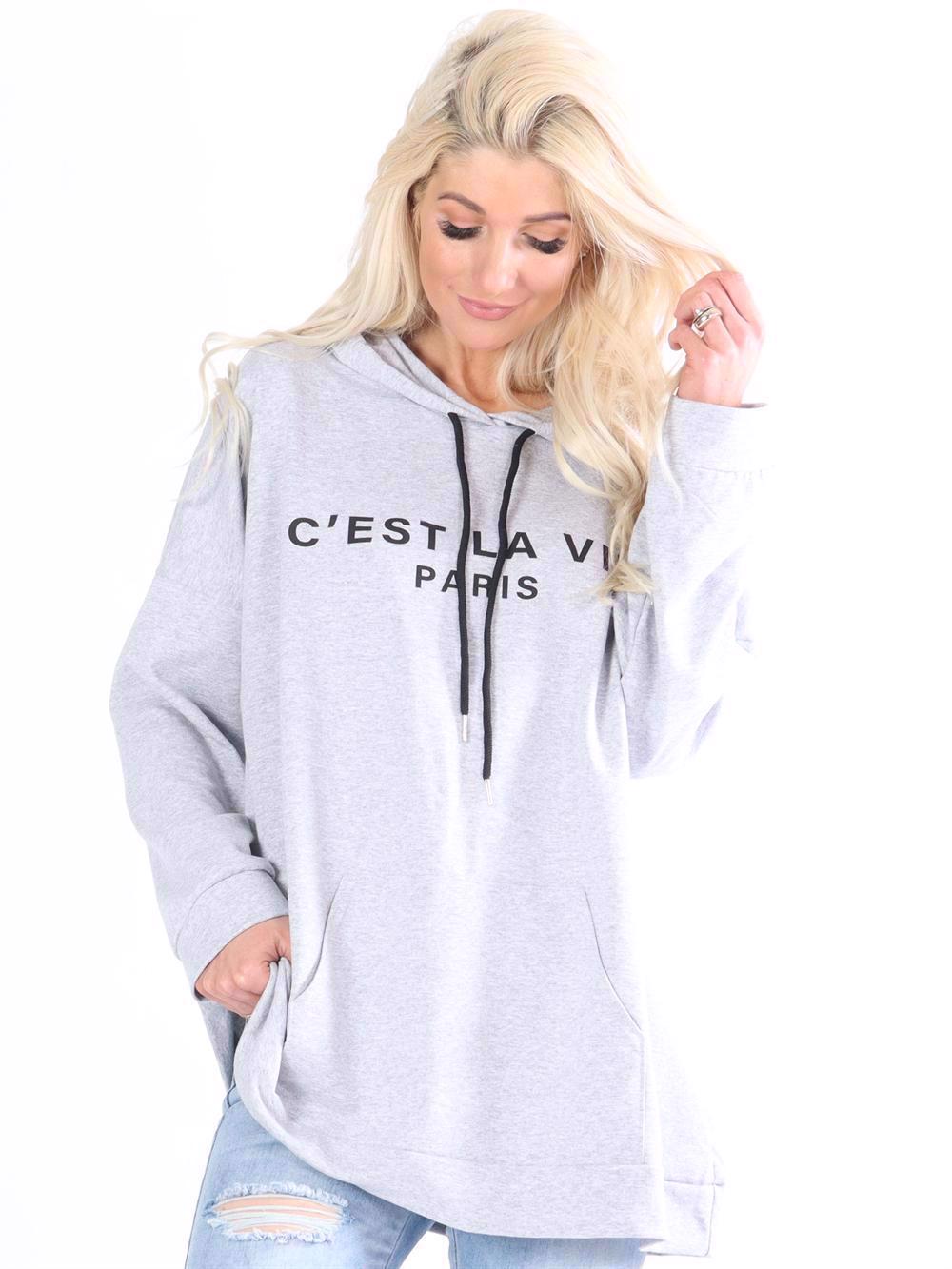 Shila - Hoodie med hvid tekst